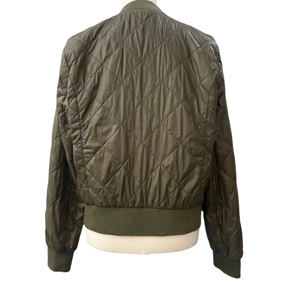 Saks Fifth Avenue army green quilted cropped bomber jacket women’s size large - Picture 5 of 7